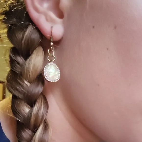 Pigness & Company Elegant Gold and Opal Drop Earrings - Picture 2 of 3